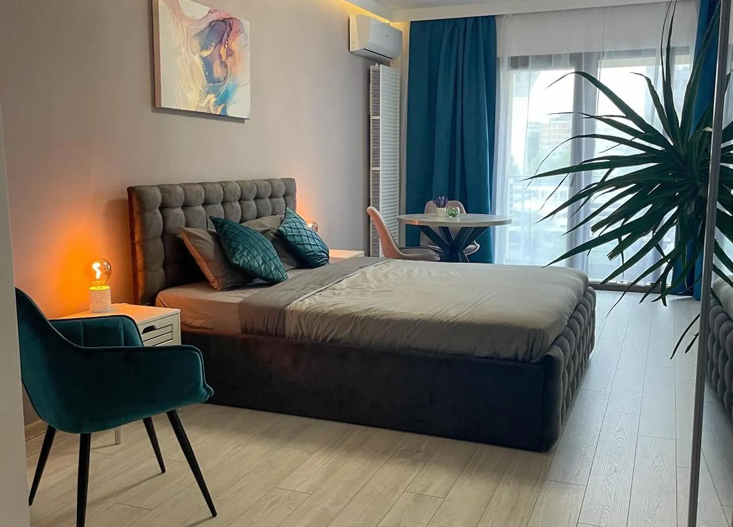 One Fancy Studio Bukarest 0*,