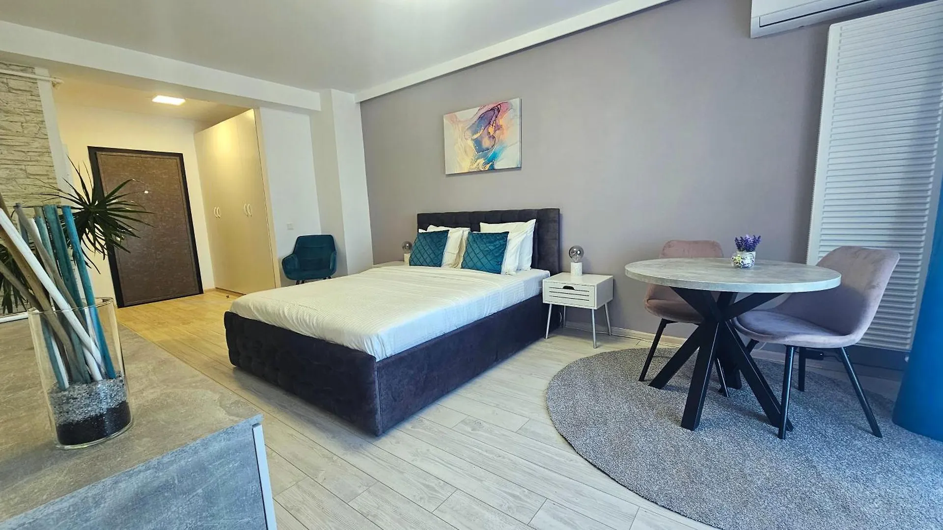 One Fancy Studio Bucharest 0*,  Romania