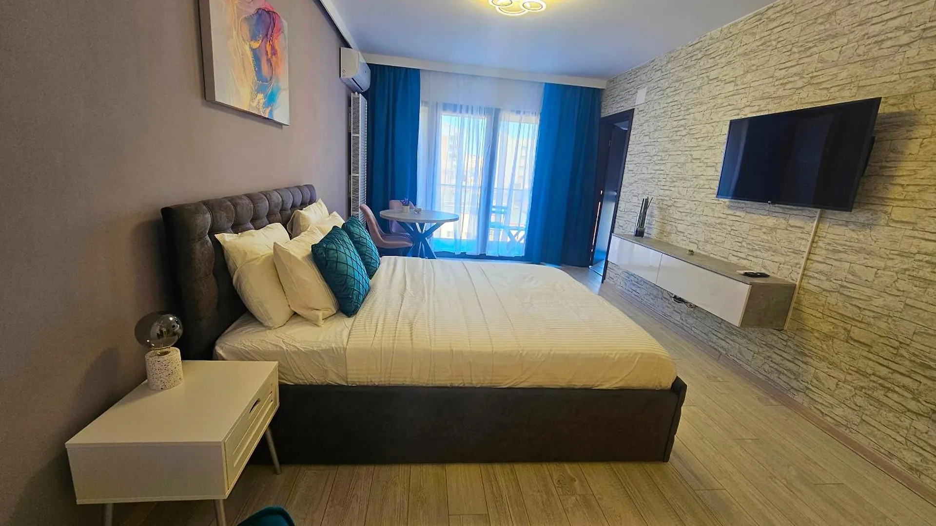 Apartment One Fancy Studio Bucharest
